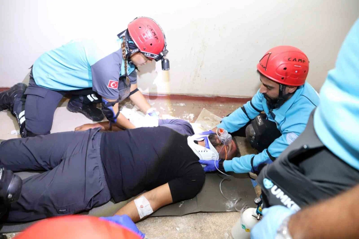 Şanlıurfa'da 6.9 büyüklüğündeki deprem tatbikatında gergin anlar 4
