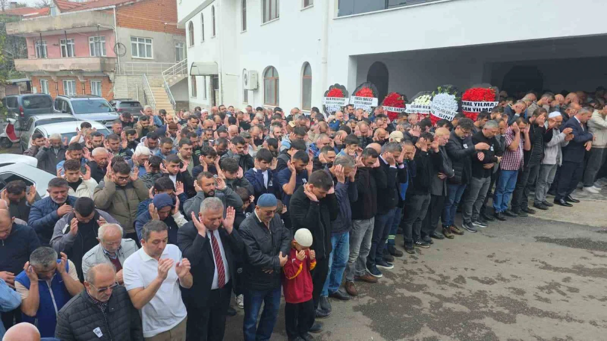 Okulda fenalaşan 9 yaşındaki Ömer Halis Karadeniz Ereğli'de son yolculuğuna uğurlandı 1