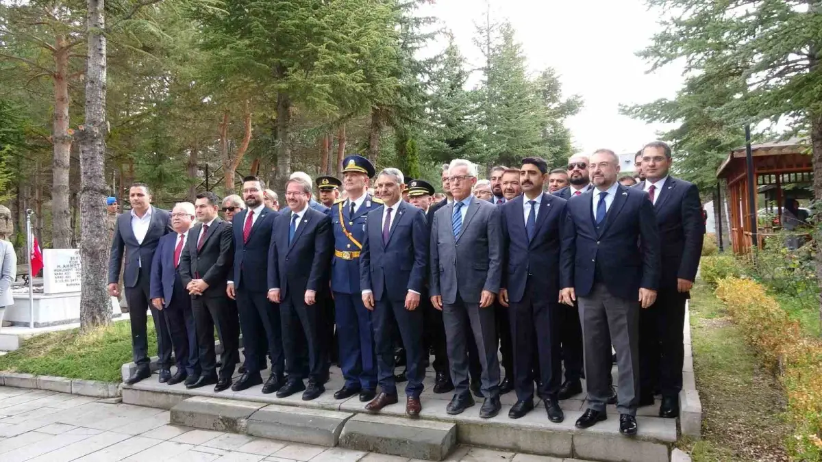 Yozgat'ta Cumhuriyet Bayramı kutlamaları şehitlik ziyaretiyle başladı 4