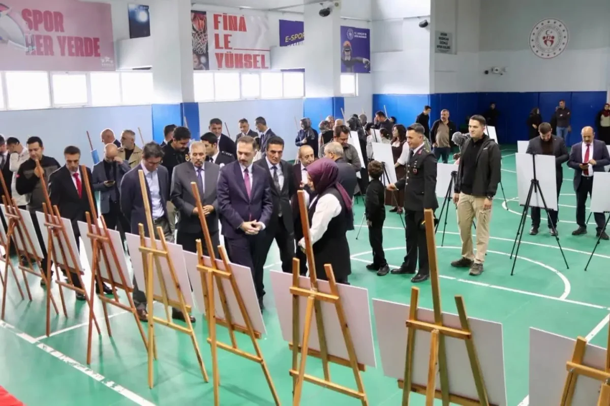Erzincan Üzümlü'de Cumhuriyet Bayramı'na özel fotoğraf sergisi açıldı 2