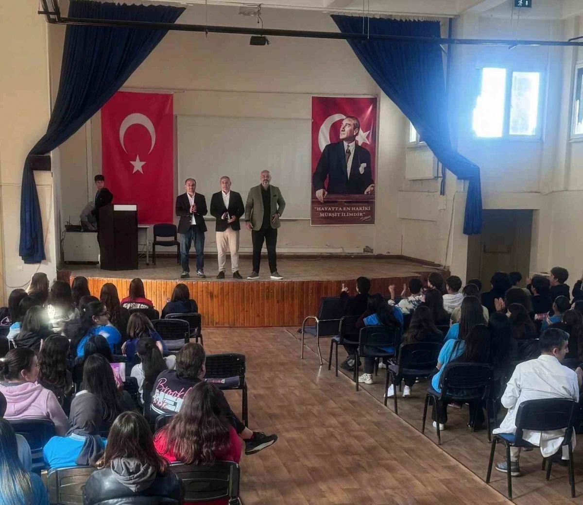 Bodrum'da öğrenciler matematikçi yazar Mehmet Karayiğit ile buluştu 1