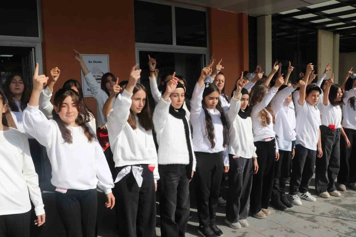 Sivas'ta 850 ortaokul öğrencisinden 29 Ekim'e özel koro ve koreografi gösterisi 4