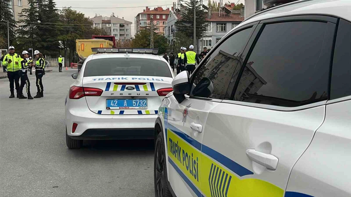 Konya'da hafriyat kamyonu ile minibüs çarpıştı: 10 yaralı 5