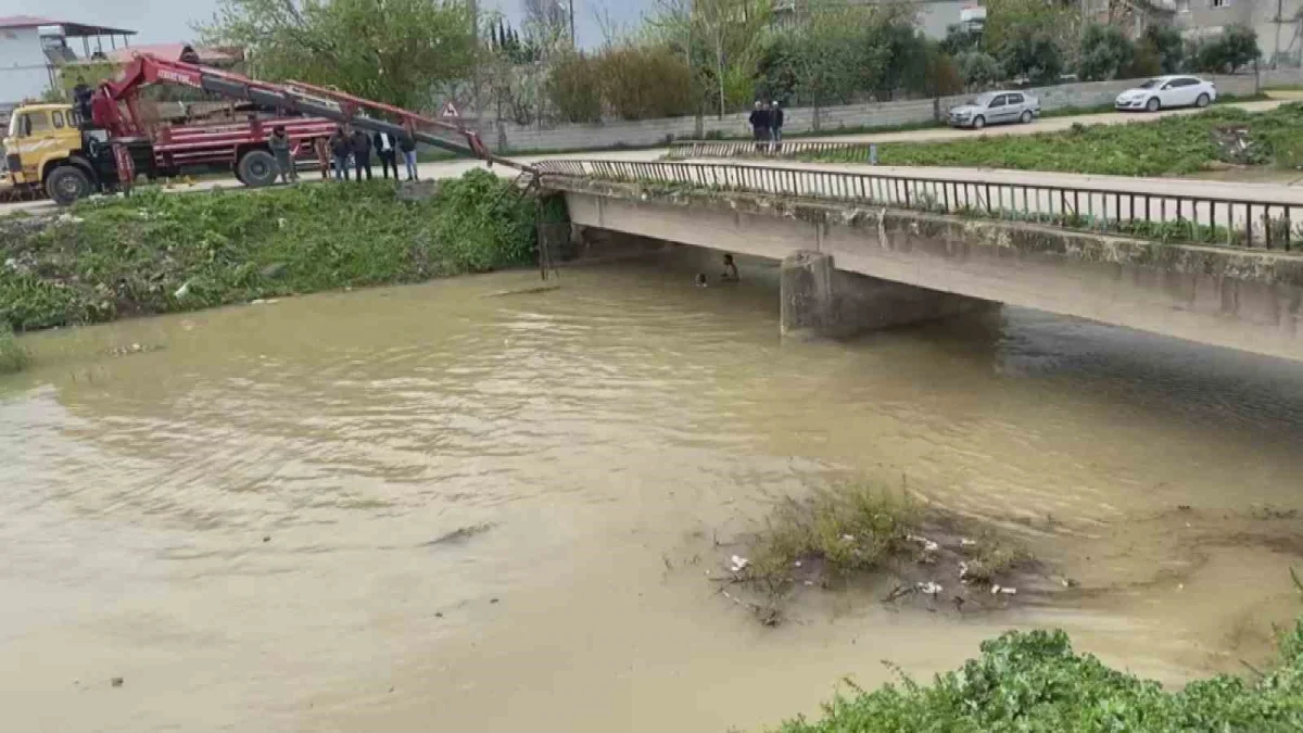 Hatay'da dereye uçan kamyonet sürücüsü kazanın şokunu atlatarak konuşmaya başladı 4