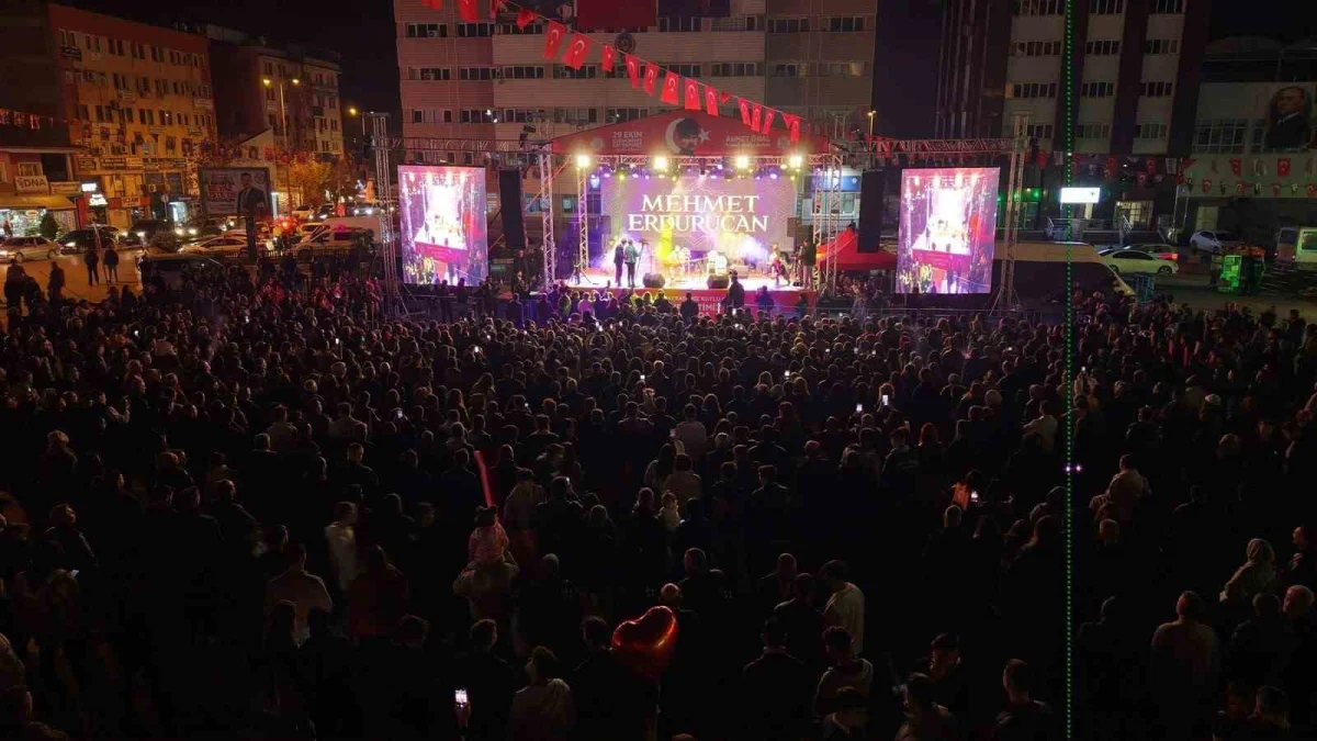 Kırıkkale’de Cumhuriyet’in 103. yılı fener alayı ve konserle kutlandı 4