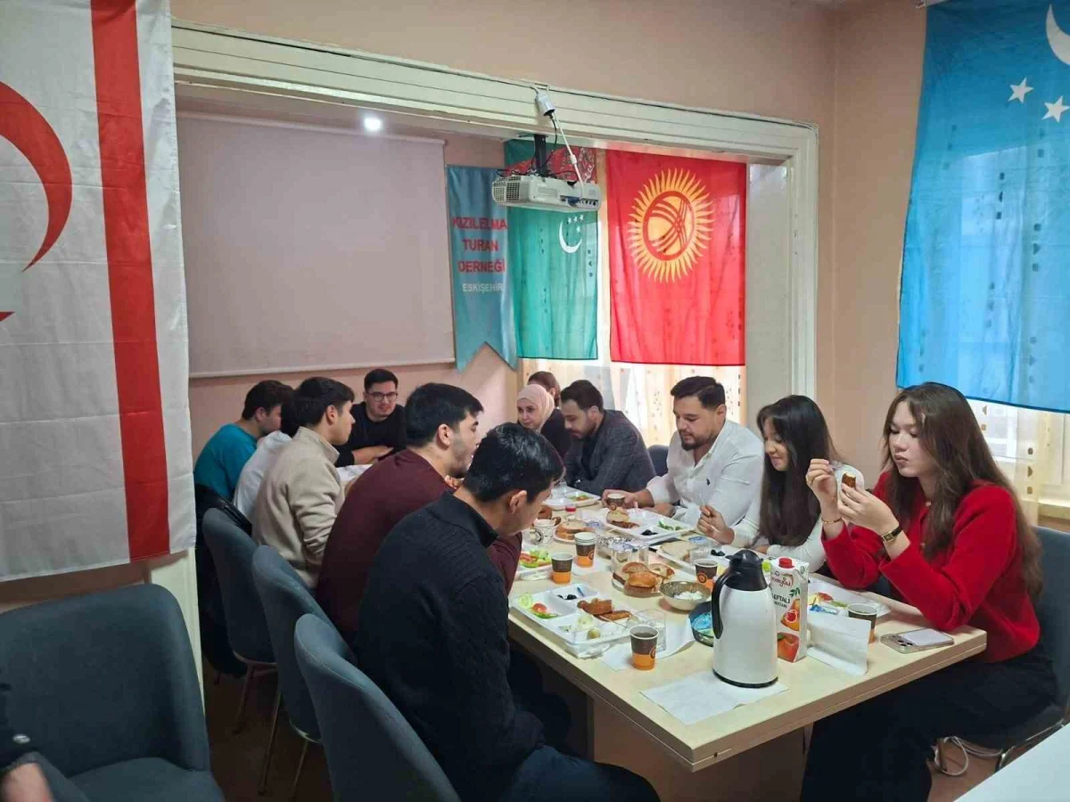 Eskişehir'de eğitim gören Türk Dünyası öğrencileri kahvaltıda bir araya geldi 3