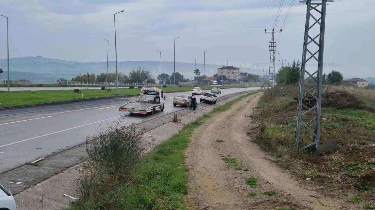 Sinop'ta iki otomobil çarpıştı: 1'i bebek 5 yaralı 2