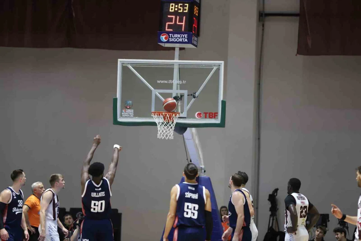 Bordo Basketbol lig lideri Bahçeşehir Koleji'ni 103-88 mağlup etti 4
