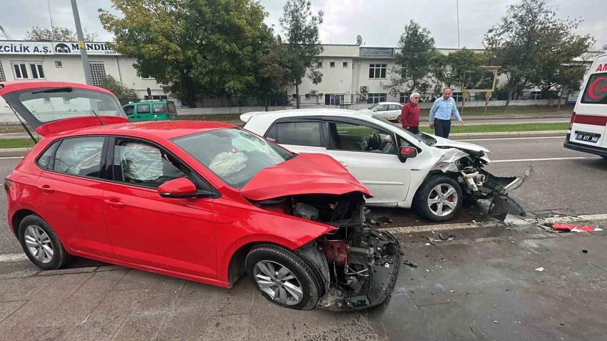 Samsun'da kontrolden çıkan otomobil karşı şeride geçti: 1'i ağır 2 yaralı 4