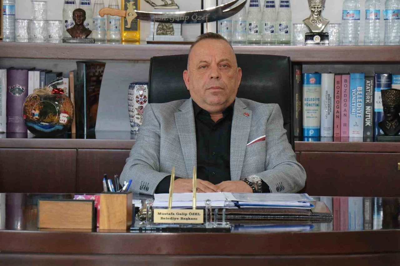 BOZDOĞAN BELEDİYE BAŞKANI MUSTAFA GALİP ÖZEL, ZEYTİN FİYATLARINA TEPKİ GÖSTEREREK ÜRETİCİNİN...