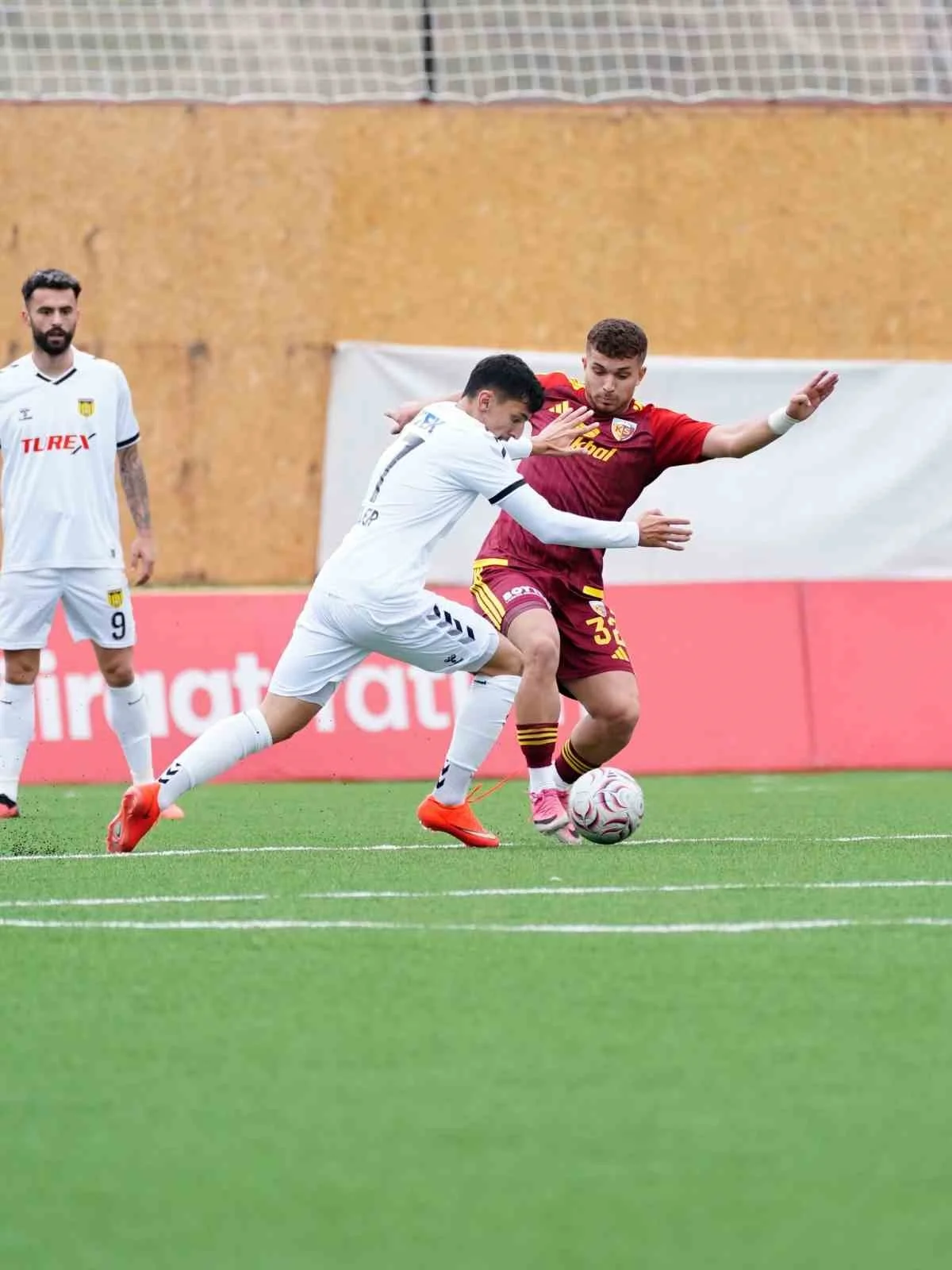 Kayserispor, Bitlis 1916 Spor'a mağlup olarak kupaya veda etti 1