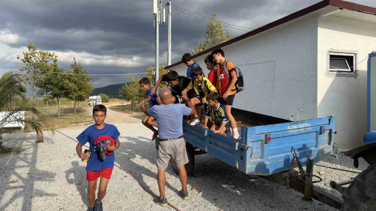 Bursa'da 71 yaşındaki eski sporcu traktörüyle topladığı çocuklara ücretsiz antrenman yaptırıyor 2