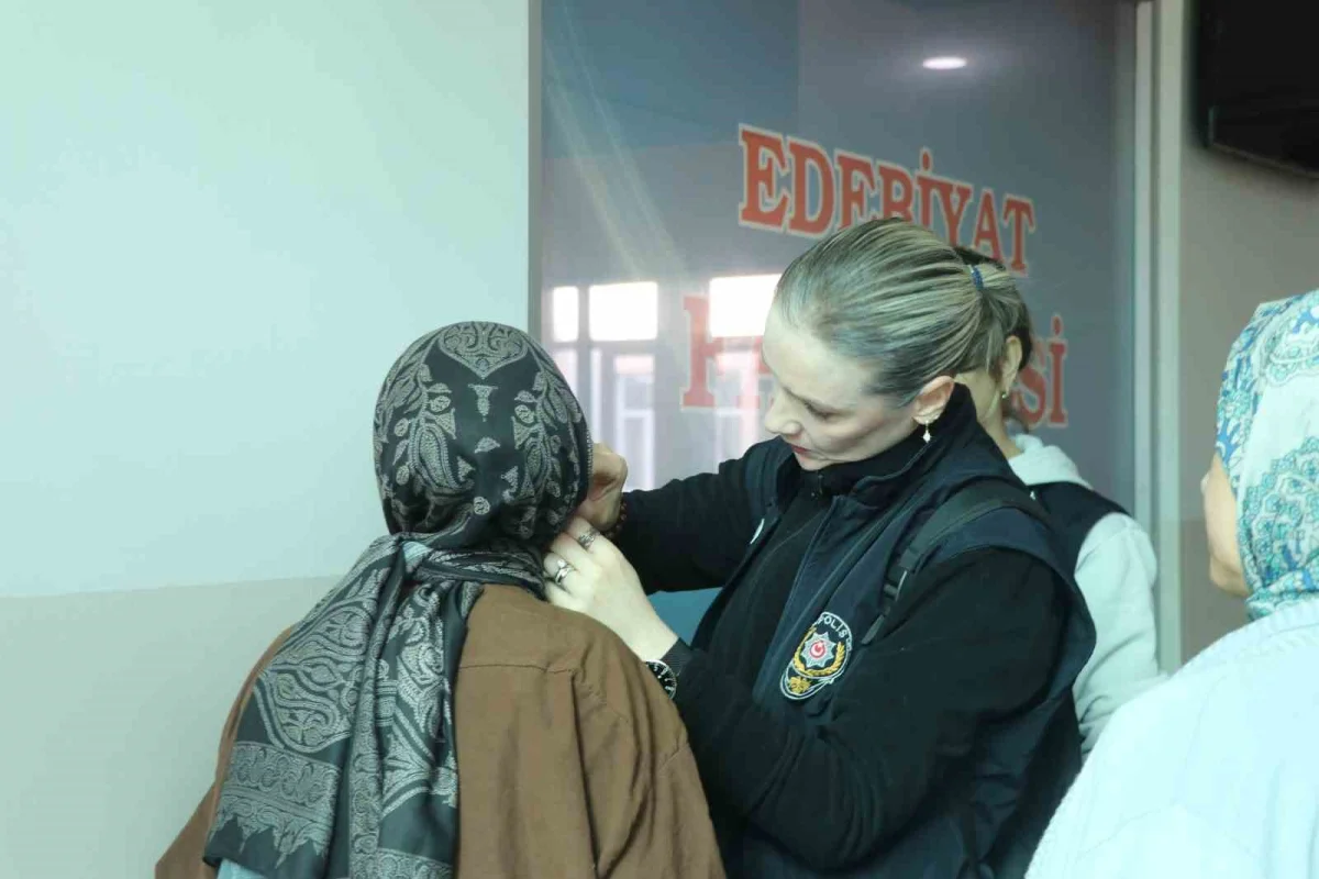 Sivas'ta KPSS heyecanında küpe engeli: Ehliyet getiren aday içeri alınmadı 4