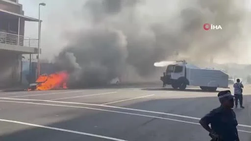 Güney Afrika'da göçmen karşıtı protestoların şiddet olaylarına dönüşmesiyle en az 24 araç ateşe...