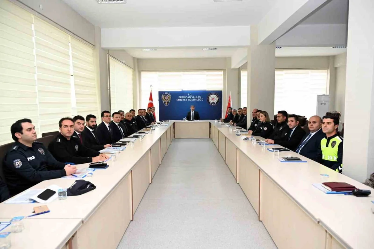 EMNİYET MÜDÜRÜ DOKÖZ, BİRİM AMİRLERİYLE TOPLANTI YAPTI