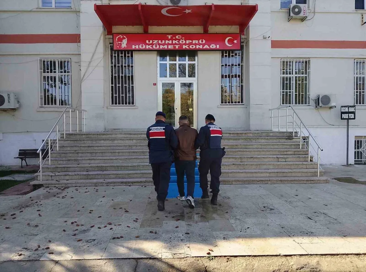 Edirne'de 23 düzensiz göçmen yakalandı: Kaçakçılık şüphelisi tutuklandı 1