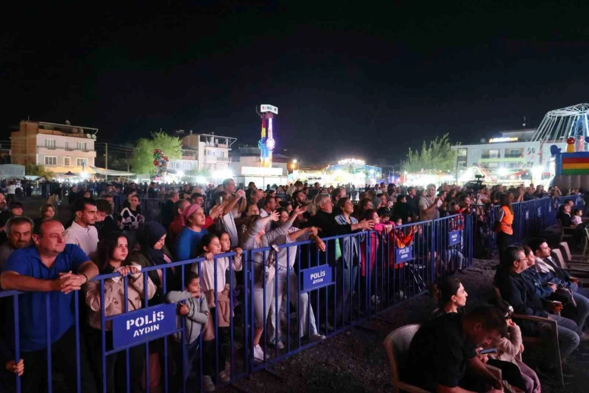 Çine 4. Memecik Fest'te Necati ve Saykolar sahne aldı 3