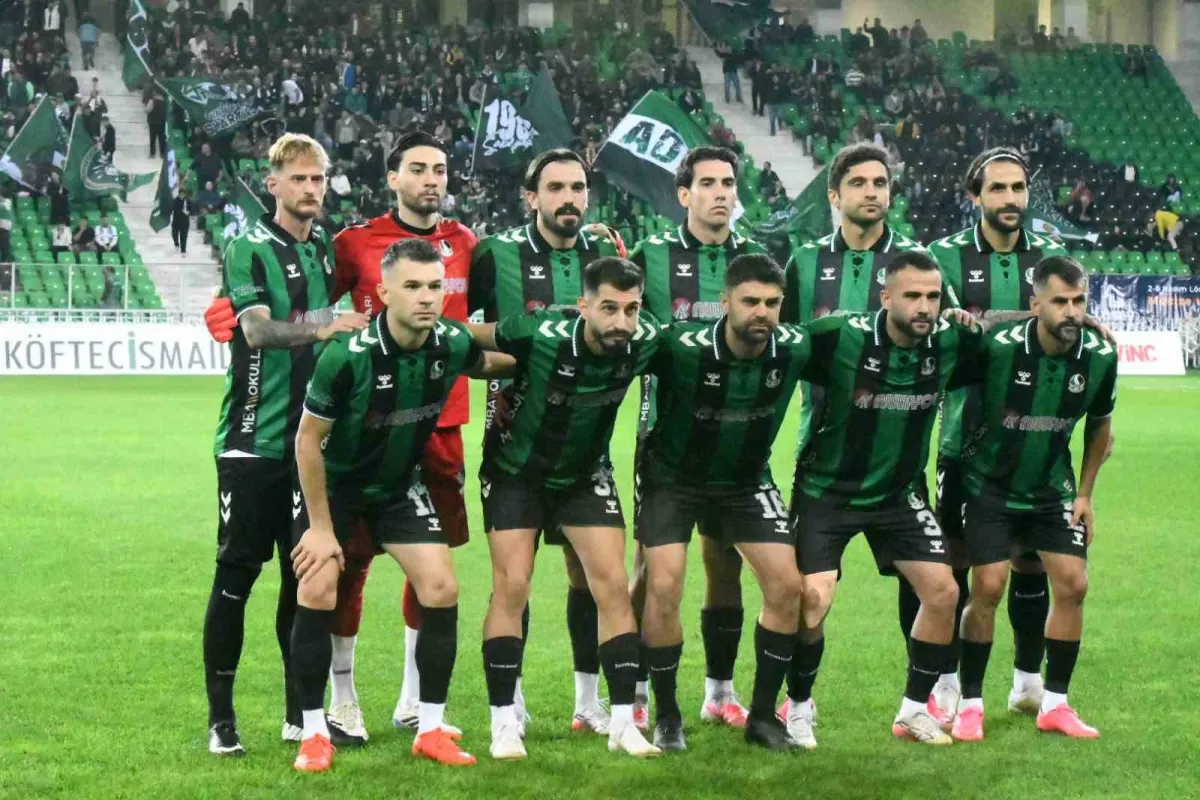 Sakaryaspor evinde Erzincanspor'a 3-1 boyun eğdi 3