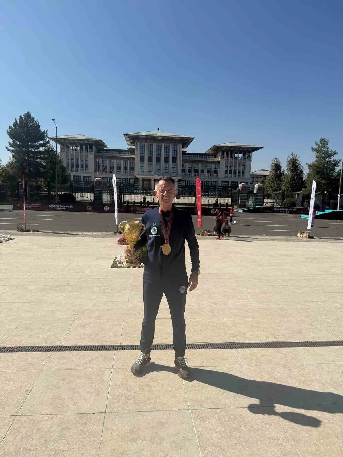 CUMHURBAŞKANLIĞI YARI MARATONUNA ESKİŞEHİR'DEN KATILAN SPORCULAR BİN 200 KİŞİ ARASINDA GENEL...
