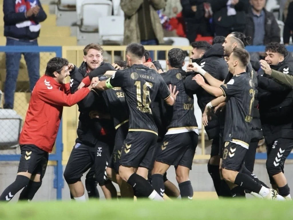 TFF 3. LİG 1. GRUP YEDİNCİ HAFTASINDA KARABÜK İDMANYURDU, EVİNDE KARŞILAŞTIĞI SİLİVRİSPOR’U 1-0...
