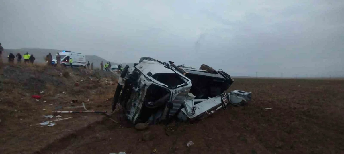 Van-Başkale kara yolunda zincirleme kaza: 12 kişi yaralandı 5
