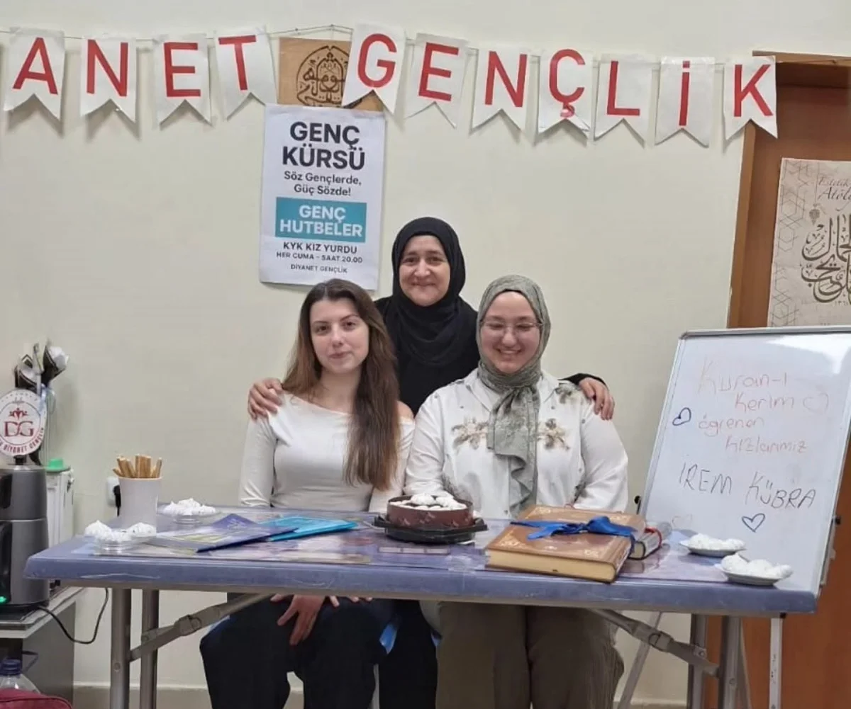 Simav'da kız yurdundaki öğrenciler 3 haftada Kur'an-ı Kerim okumaya geçti 1