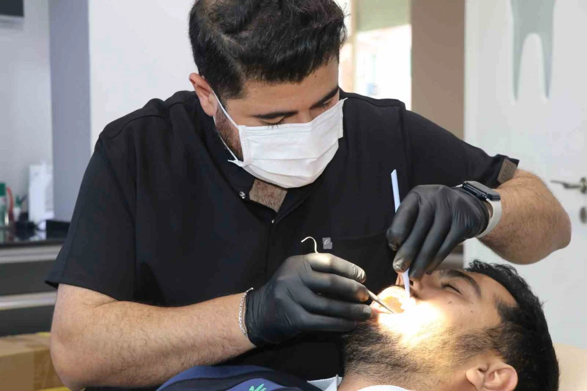 Sivas'ta Eypio'ya benzerliğiyle şaşırtan diş hekimine yoğun ilgi 3