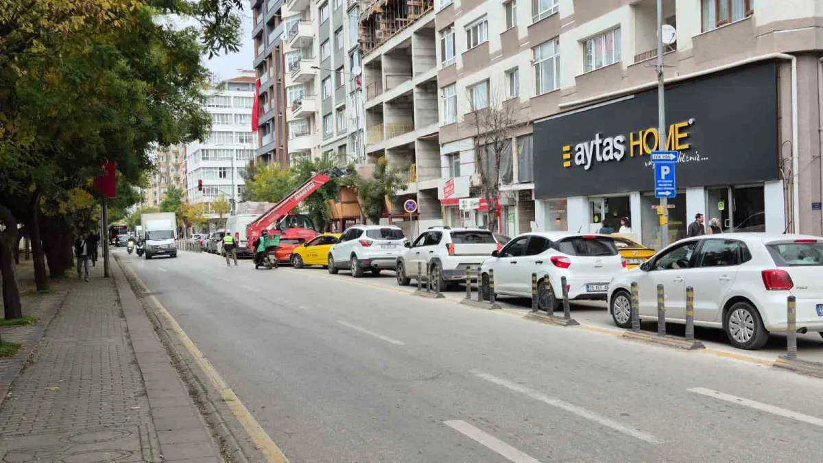 Eskişehir'de inşaat çalışması trafiği kilitledi 2