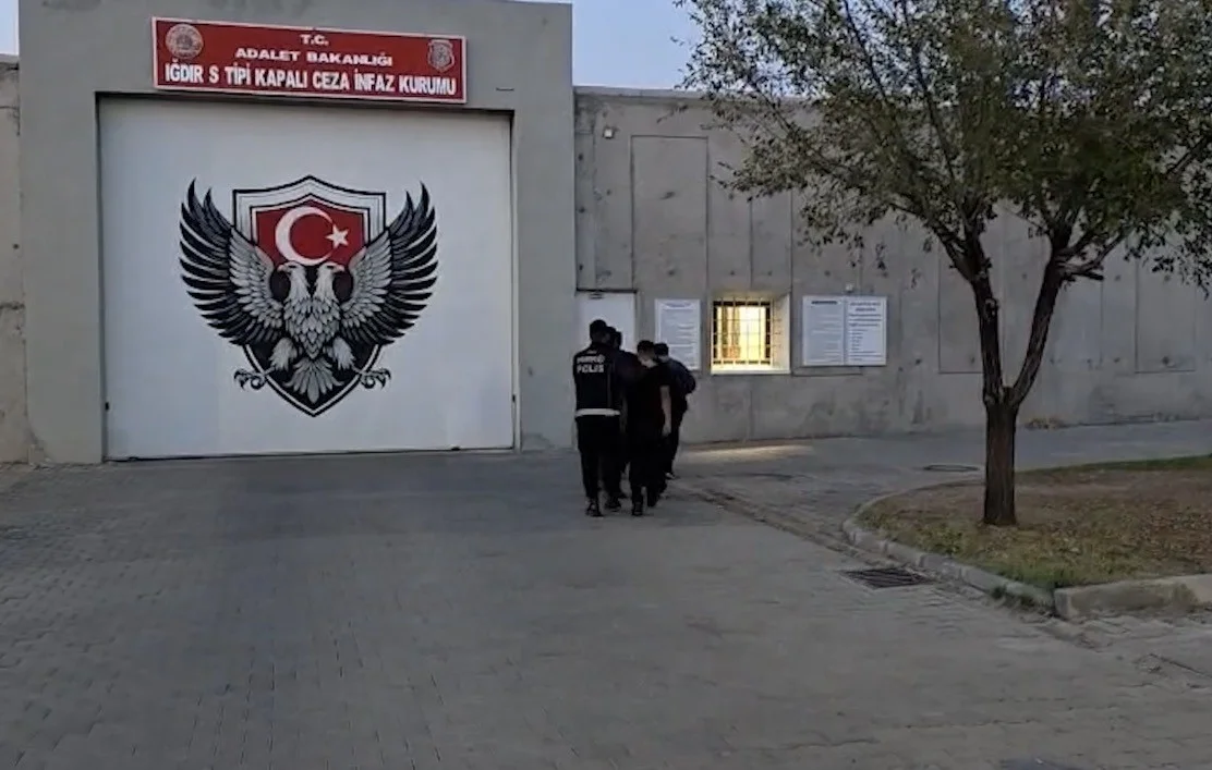 Iğdır'da kümese gizlenen uyuşturucuya operasyon: 3 şüpheli tutuklandı 3