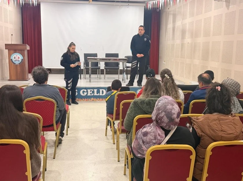 Niğde'de polisten öğrenci ve velilere kapsamlı güvenlik eğitimi 2