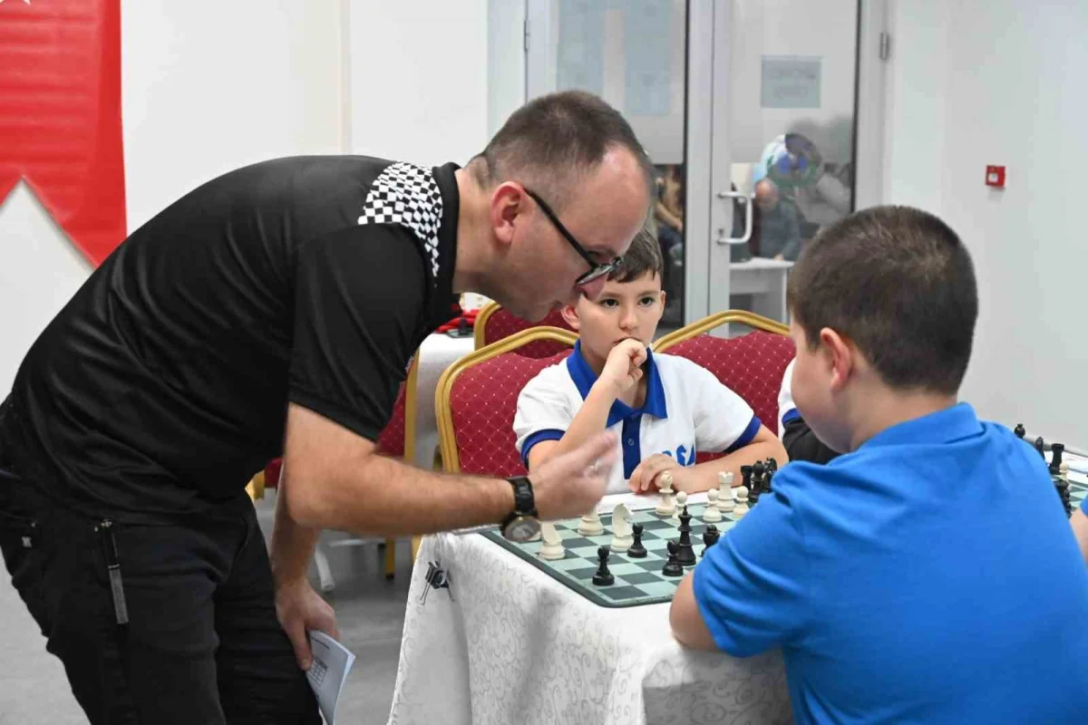Bozüyük'te düzenlenen satranç turnuvasında 62 sporcu hamle yaptı 3