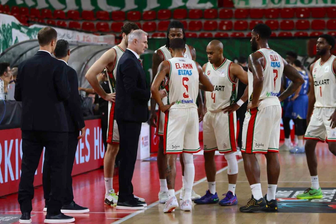 KARŞIYAKA BASKETBOL, İÇ SAHADA KAYIPSIZ İLERLİYOR