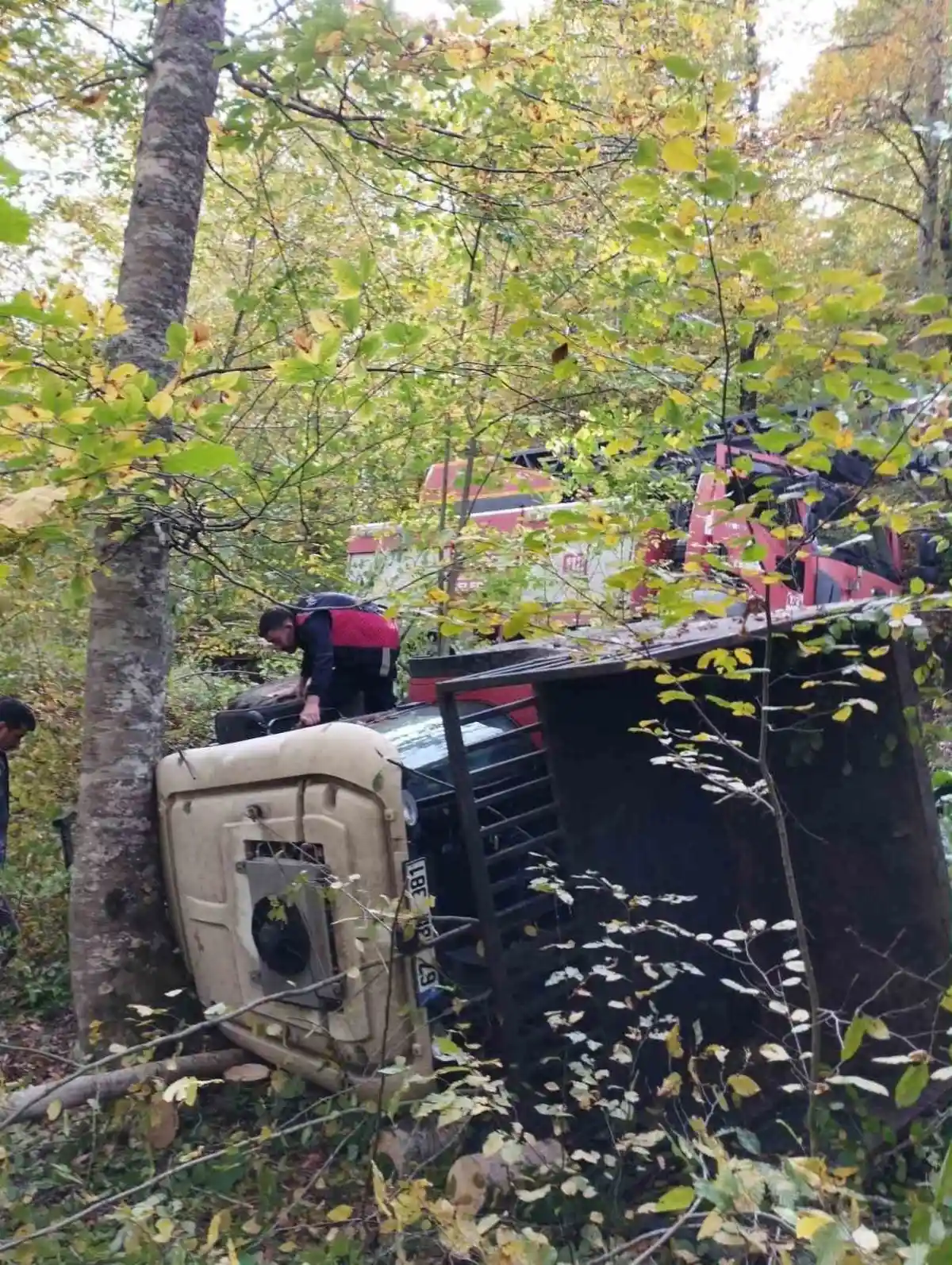 Karabük'te devrilen traktörün altında kalan sürücü hayatını kaybetti 2
