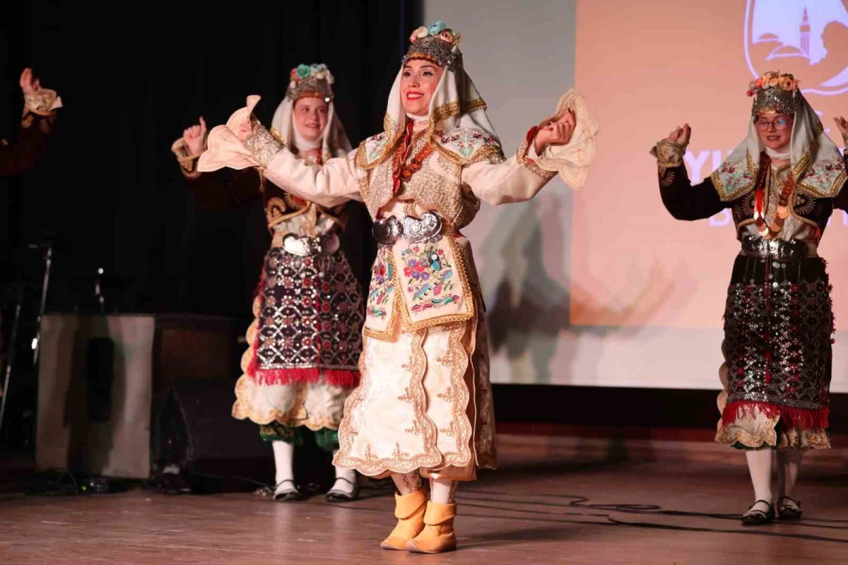 Yunusemre'de Cumhuriyet Bayramı sanat ve müzik dolu etkinliklerle kutlandı 3