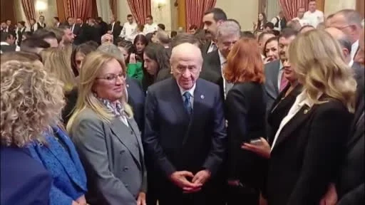 MHP Lideri Bahçeli’ye gazilerden atkı hediyesi