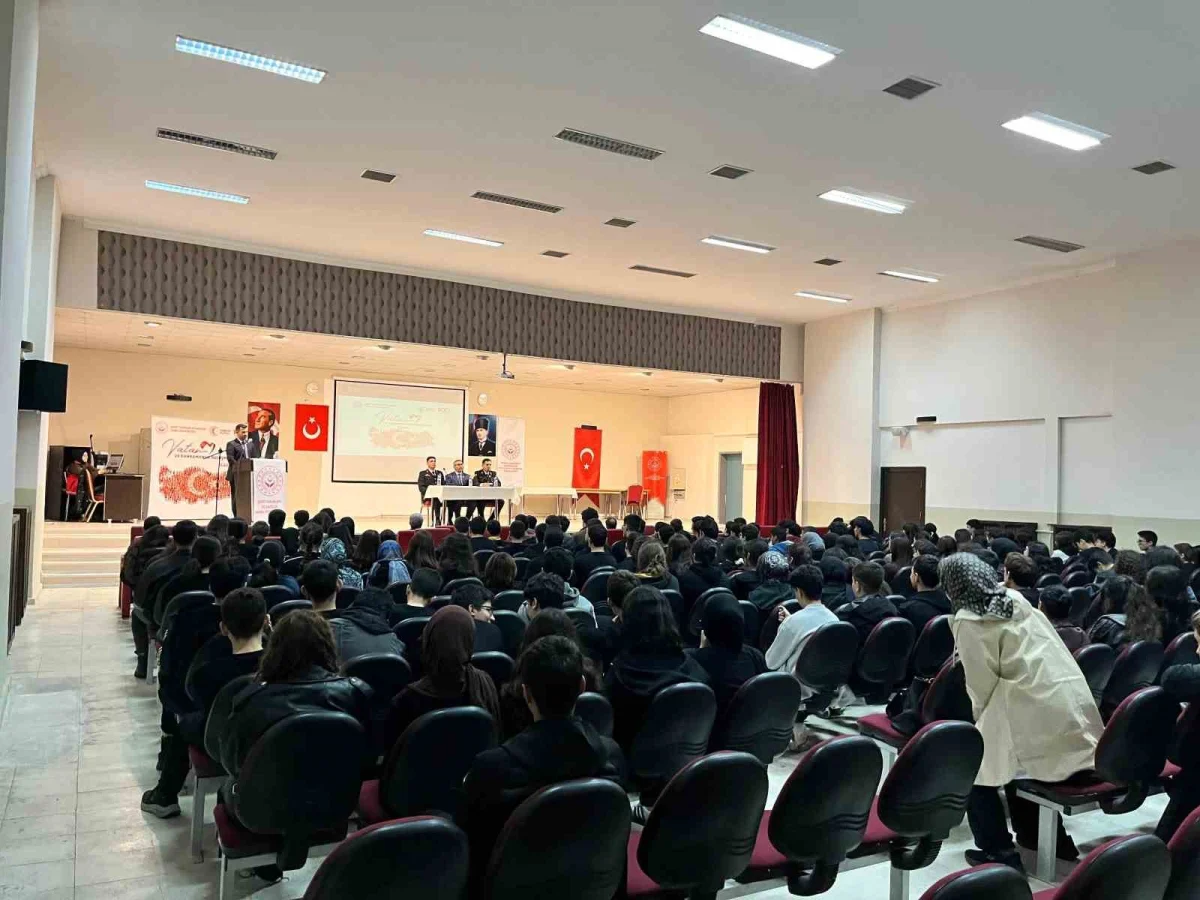 Elazığ'da şehit babası ve gaziler lise öğrencileriyle buluştu 3