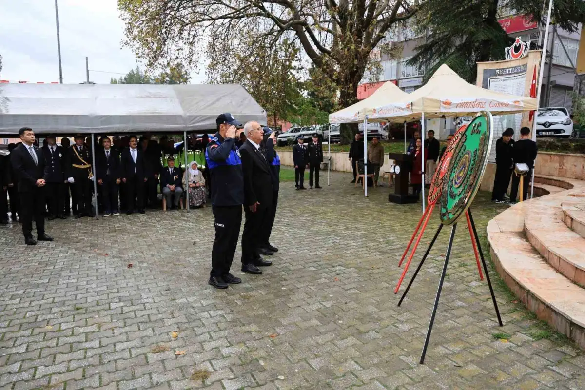 Çameli'de Cumhuriyet Bayramı kutlamaları çelenk sunma töreniyle başladı 4