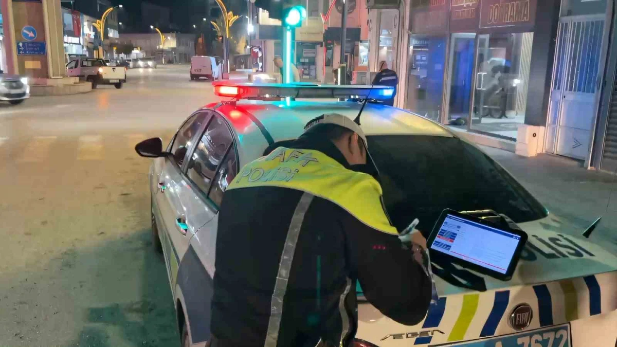 Çorum'un Alaca ilçesinde trafik denetimi: 49 sürücüye ceza kesildi 4