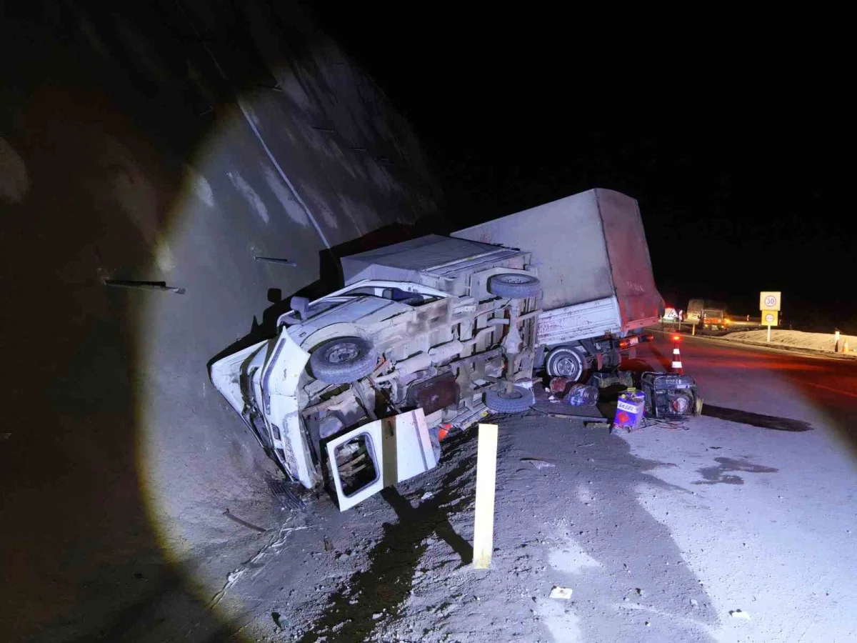 Kastamonu'da iki kamyonet çarpıştı: 9 yaralı 1