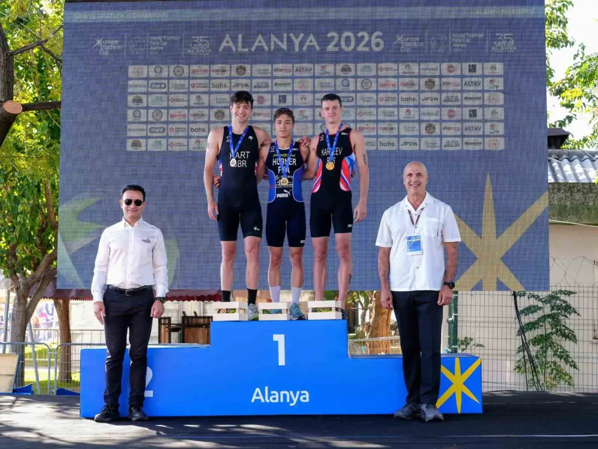 Alanya'da 35. Uluslararası Triatlon heyecanı rekor katılımla başladı 4
