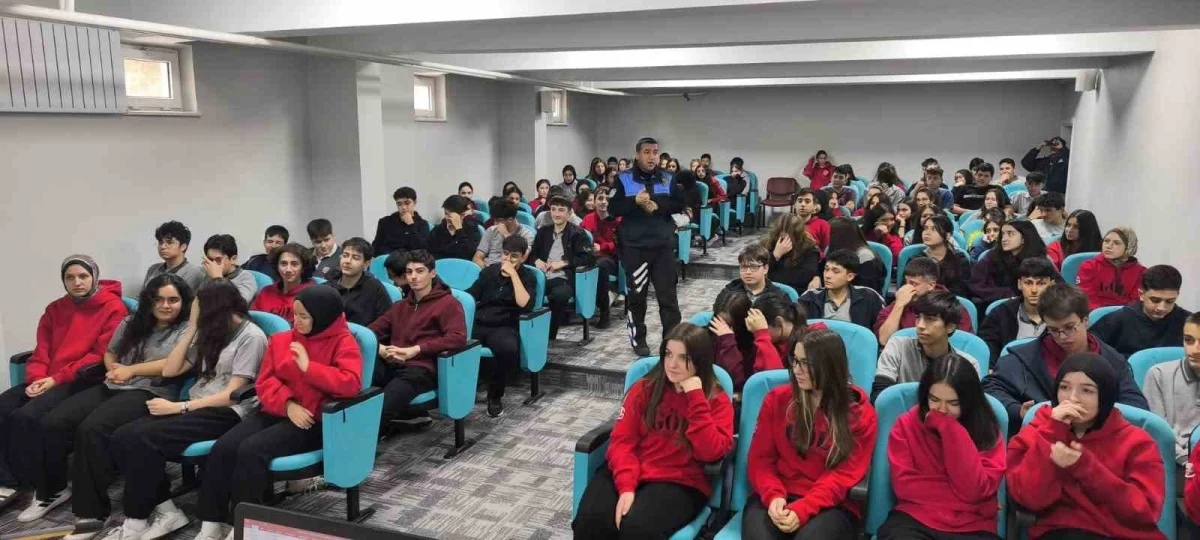 Kastamonu'da polis ekiplerinden 1 bin 140 öğrenciye siber güvenlik ve akran zorbalığı eğitimi 3