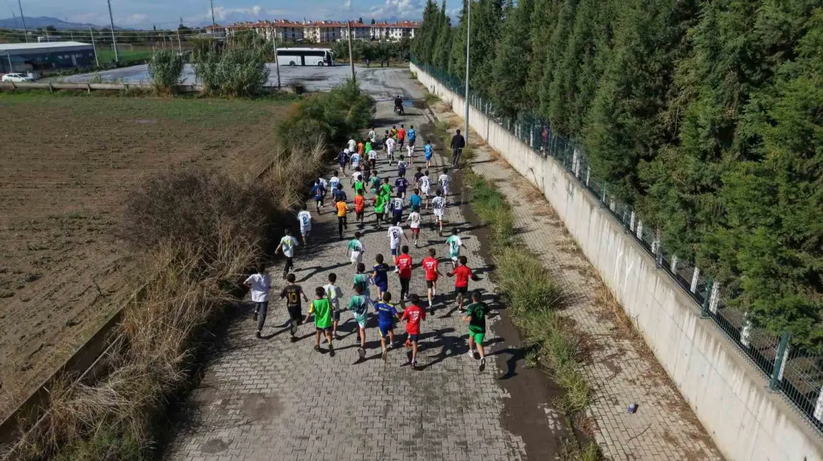 Aydın'da düzenlenen kros il birinciliği müsabakalarına 281 sporcu katıldı 4