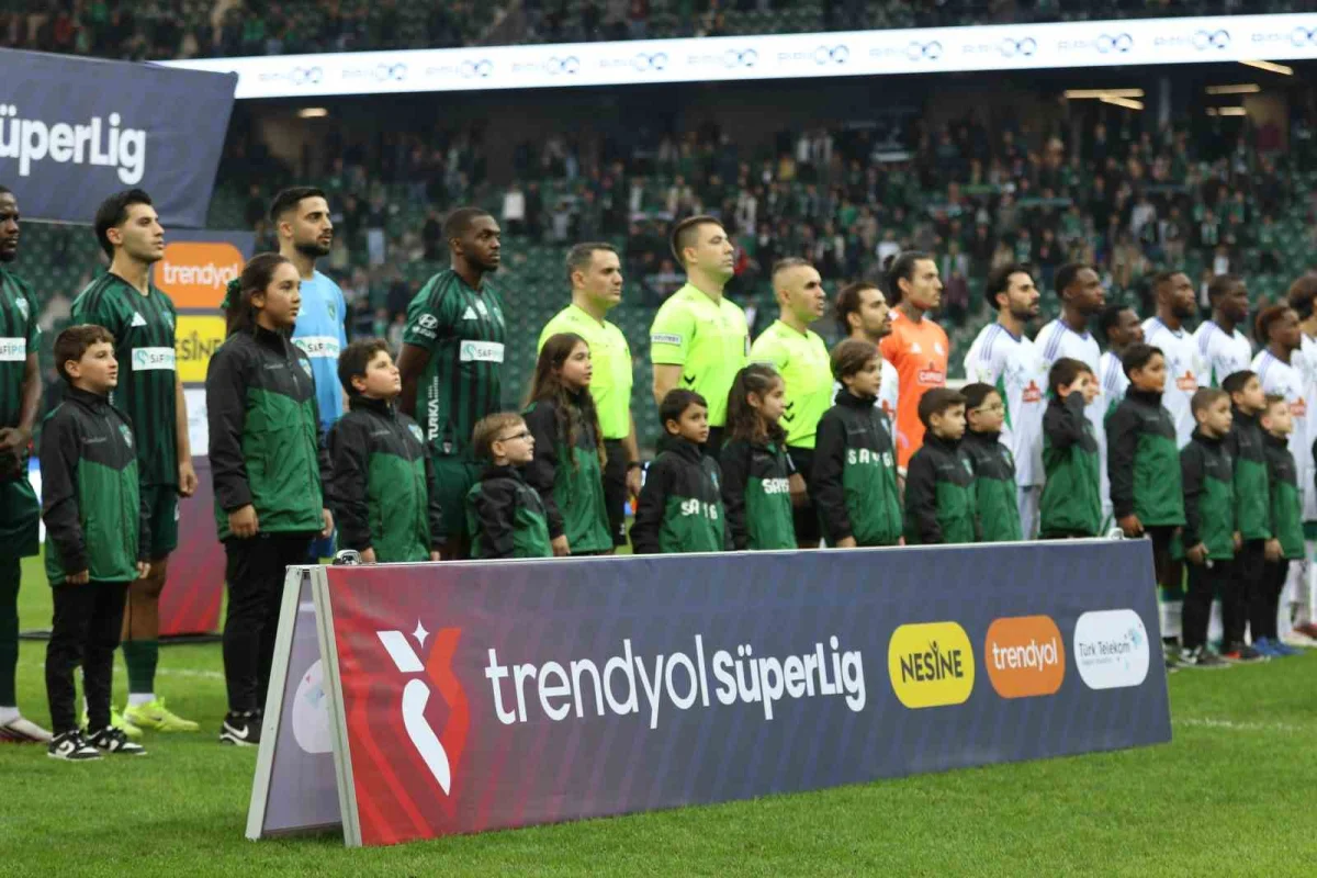 Trendyol Süper Lig: Kocaelispor - Çaykur Rizespor maçında ilk dakikalar golsüz geçildi 3