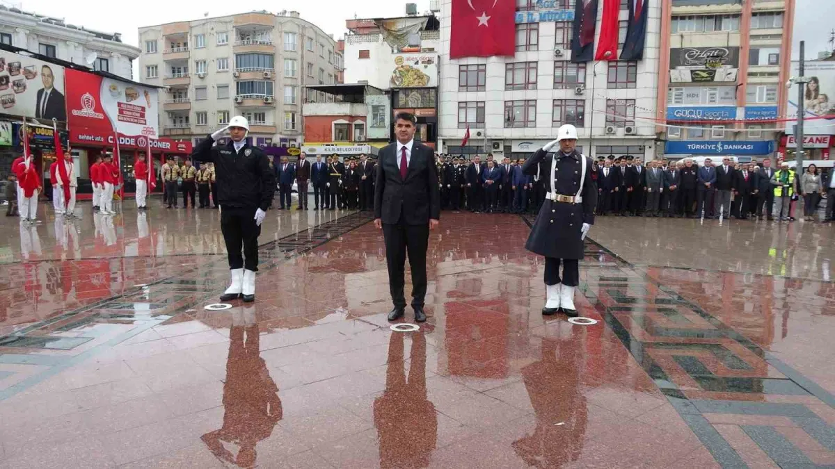 Kilis'te törendeki çocukların askerlerle saygı duruşu duygulandırdı 4