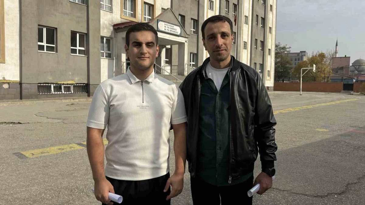 Yüksekova'da baba ve oğul aynı okulda KPSS heyecanı yaşadı 2