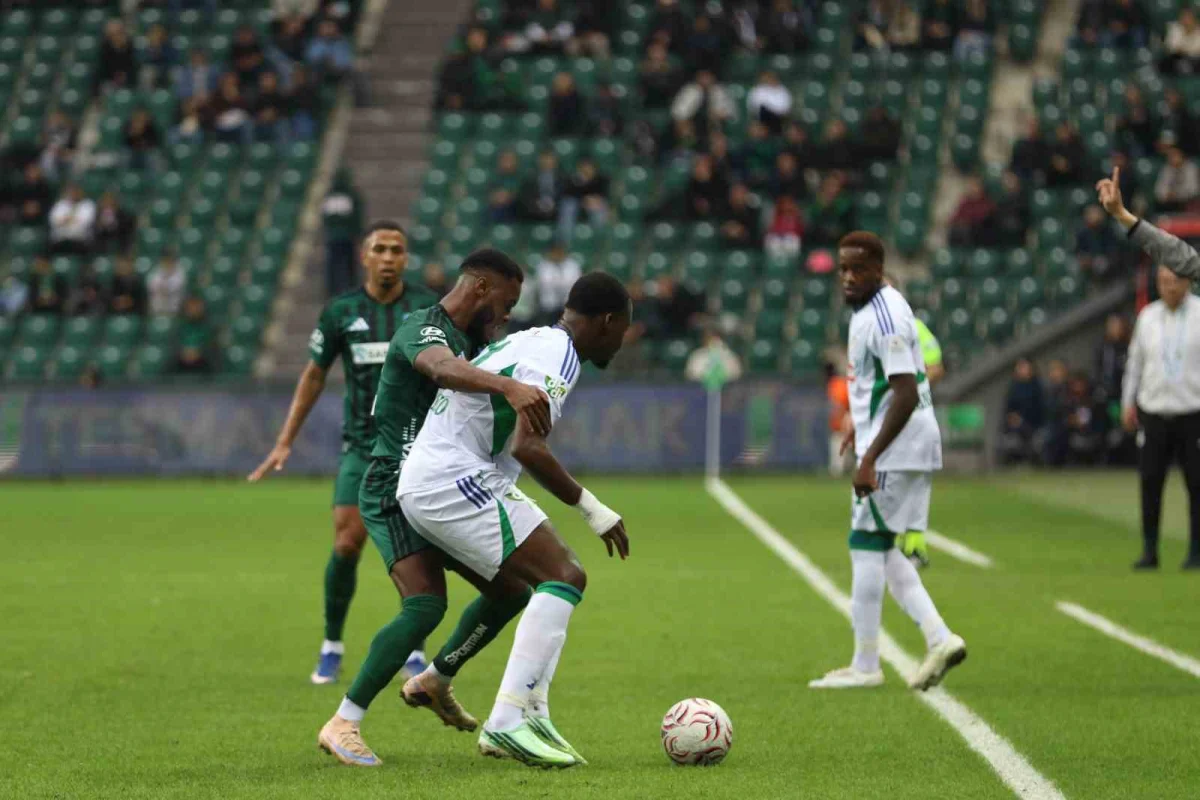 Kocaelispor ile Çaykur Rizespor maçının ilk yarısında gol sesi çıkmadı 2