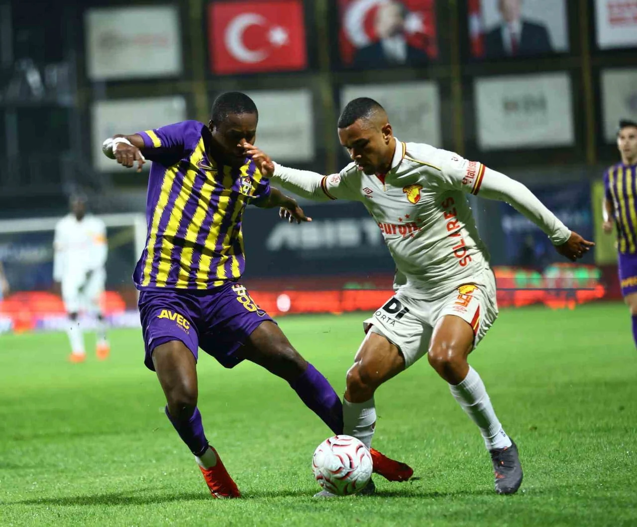 TRENDYOL SÜPER LİG’İN 7. HAFTASINDA EYÜPSPOR, GÖZTEPE’Yİ KONUK EDİYOR. MAÇIN İLK YARISI KONUK...