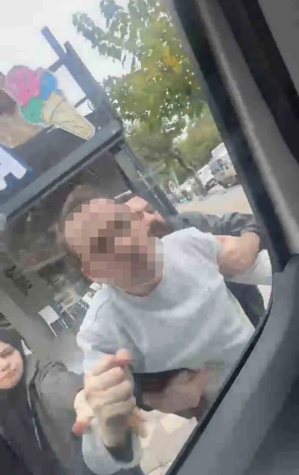 Tokat'ta yol verme tartışmasında öğrenci servisine saldırıldı 2