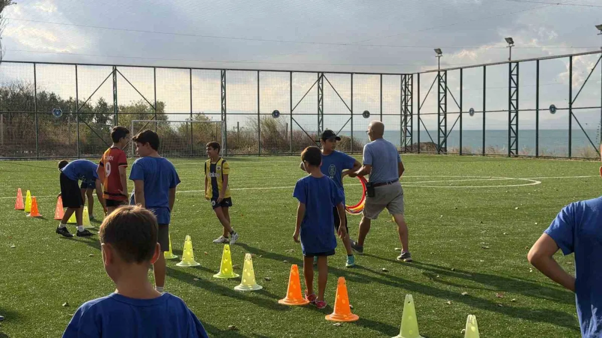 Bursa'da 71 yaşındaki eski sporcu traktörüyle topladığı çocuklara ücretsiz antrenman yaptırıyor 5