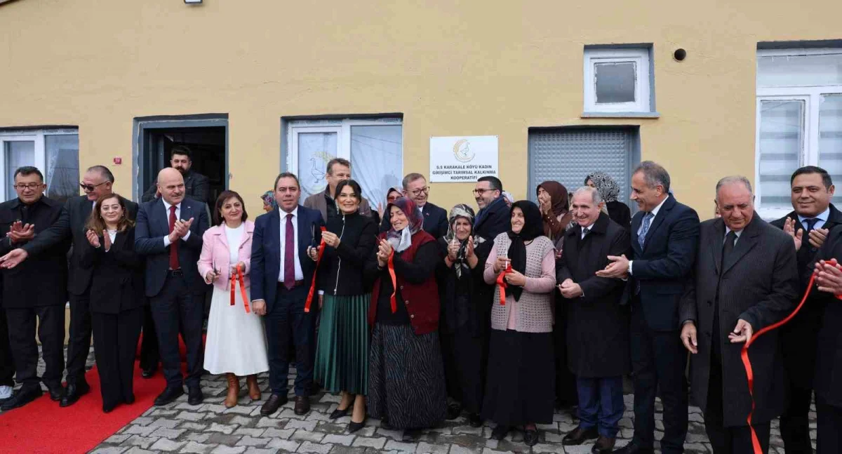 Kars'ta kadın girişimcilerin üretim gücünü destekleyecek kooperatif binası açıldı 1